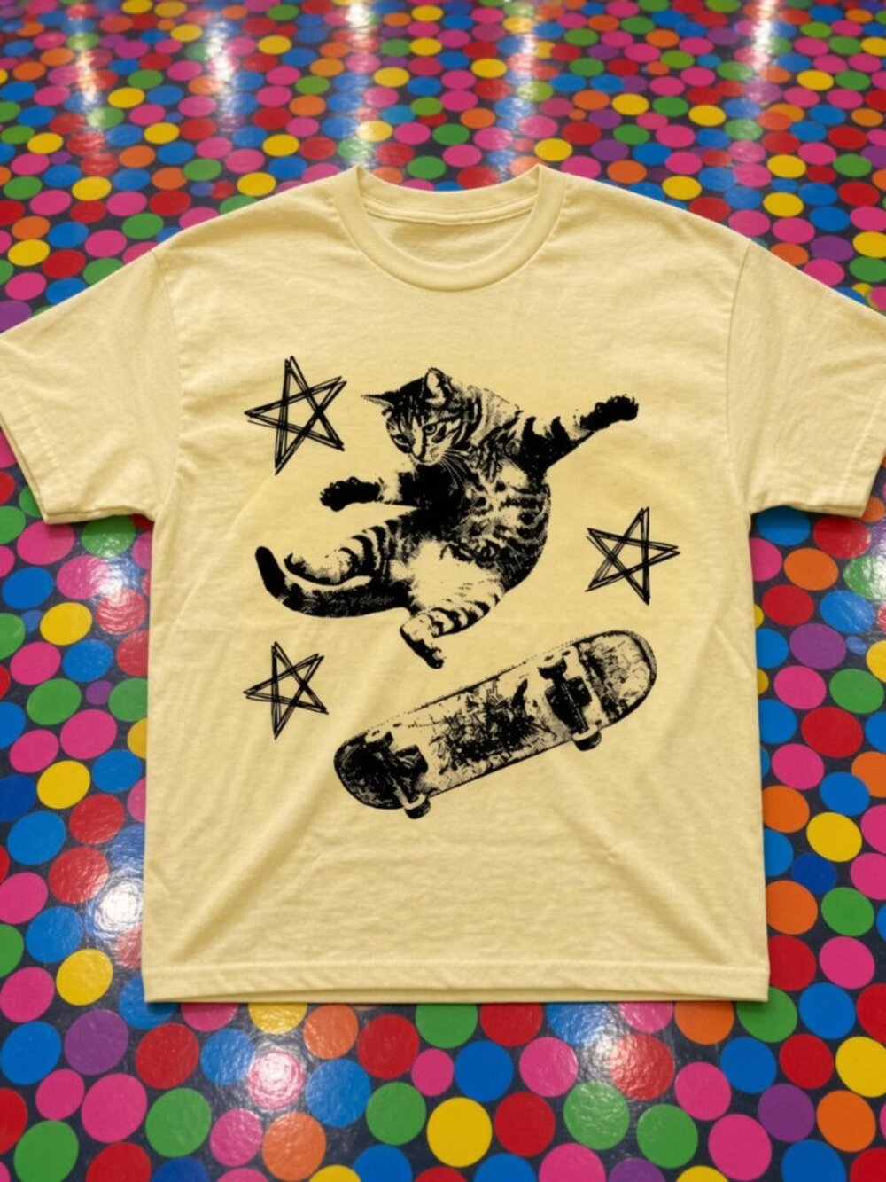 Skateboarding Cat Kickflip Stars Skater Graphic T-Shirt Gildan 5000 Cotton Tee